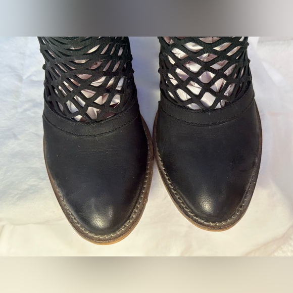 BLACK LEATHER BOTIES (SIZE 6.5M) AMAZING CONDITION! COCKTAIL, CONCERT!🤩 - Picture 3 of 12